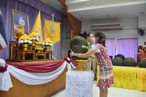 พิธีมอบเงินและสิ่งของพระราชทาน จากมูลนิธิราชประชานุเคราะห์ในพระบรมราชูปถัมภ์