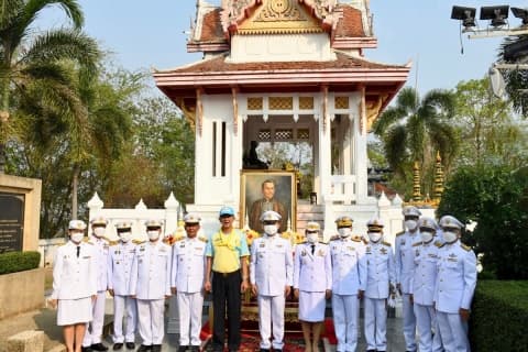 พิธีวันพระบาทสมเด็จพระพุทธยอดฟ้าจุฬาโลกมหาราชและเป็นวันที่ระลึกมหาจักรีบรมราชวงศ์