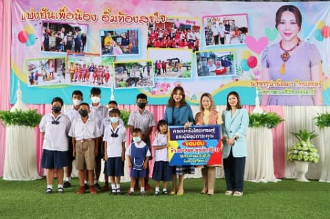 มอบทุนการศึกษาเพื่อชุดนักเรียนให้กับนักเรียนและข้าวสารเพื่อเป็นอาหารกลางวันให้กับสถานศึกษาในพื้นที่จังหวัดอุทัยธานี