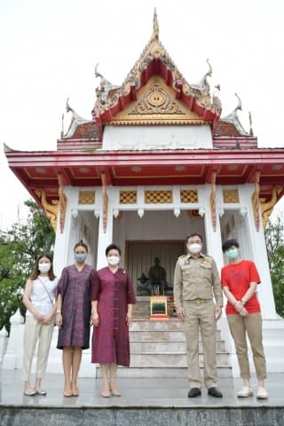 นายกเทศมนตรีเมืองอุทัยธานี ให้การต้อนรับนายขจรเกียรติ รักพานิชมณี ผู้ว่าราชการจังหวัดอุทัยธานี เดินทางไปสักการะพระราชานุสาวรีย์สมเด็จพระปฐมบรมมหาชนก บนยอดเขาสะแกกรัง
