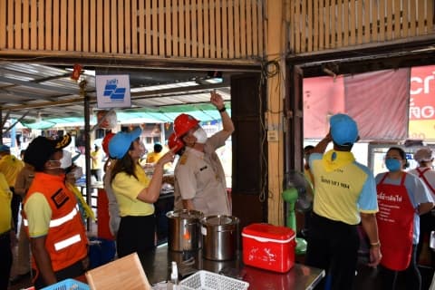ลงพื้นที่ตรวจสอบระบบและสายไฟฟ้าภายในและภายนอกอาคารบ้านเรือนประชาชนอาคารไม้บริเวณตรอกโรงยาและใกล้เคียง