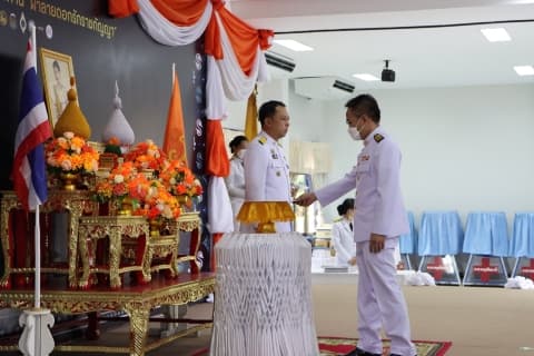 รับมอบแบบลายผ้าพระราชทาน ผ้าลายดอกรักราชกัญญา