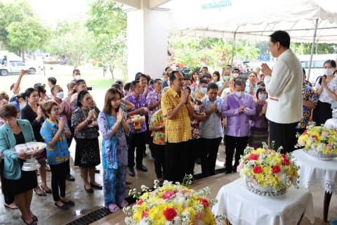 รดน้ำดำหัวผู้ว่าราชการจังหวัดอุทัยธานี