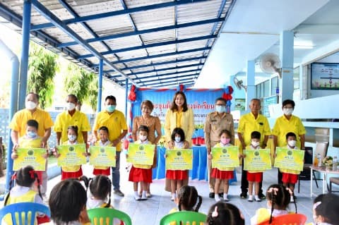 การประชุมผู้ปกครองนักเรียนและมอบปัจจัยพื้นฐาน ตามโครงการสนับสนุนค่าใช้จ่ายในการจัดการศึกษา ในระดับชั้นอนุบาลจนจบการศึกษาขั้นพื้นฐาน โรงเรียนเทศบาลบ้านปากกะบาด