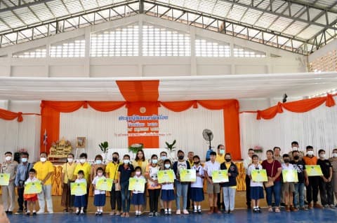 การประชุมผู้ปกครองนักเรียนและมอบปัจจัยพื้นฐาน ตามโครงการสนับสนุนค่าใช้จ่ายในการจัดการศึกษา ตั้งแต่ระดับอนุบาลจนจบการศึกษาขั้นพื้นฐาน โรงเรียนชุมชนเทศบาลวัดมณีสถิตกปิฎฐาราม