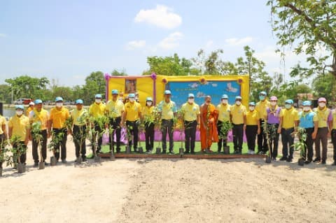 ร่วมกิจกรรมจิตอาสาพัฒนาปลูกต้นไม้เนื่องในวันเฉลิมพระชนมพรรษาสมเด็จพระนางเจ้าฯ พระบรมราชินี ณ บริเวณสระน้ำสาธารณะ ศาลากลางหมู่บ้าน หมู่ที่ 3 ต.ท่าโพ