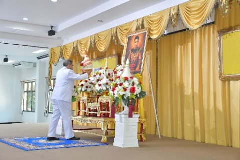พิธีวางพานพุ่มดอกไม้ถวายพระราชสดุดี สมเด็จพระเจ้าตากสินมหาราช