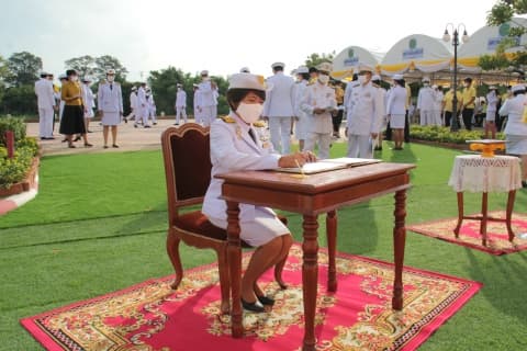 พิธีลงนามถวายพระพรชัยมงคล พร้อมกราบบังคมทูลถวายพระพรชัยมงคล