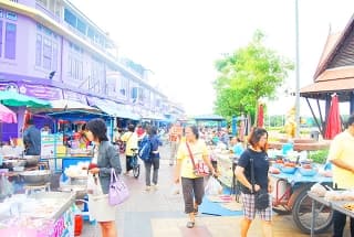 ตลาดริมน้ำลานสะแกกรัง