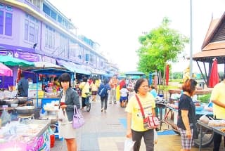 ตลาดริมน้ำลานสะแกกรัง
