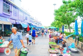 ตลาดริมน้ำลานสะแกกรัง