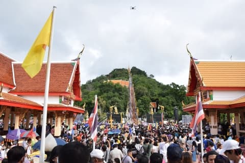 บรรยากาศงานประเพณีตักบาตรเทโว ประจำปี 2563