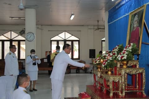 พิธีทำบุญตักบาตรถวายเป็นพระราชกุศล เนื่องในวันคล้ายวันพระราชสมภพครบ 120 ปี สมเด็จพระศรีนครินทราบรมราชชนนี
