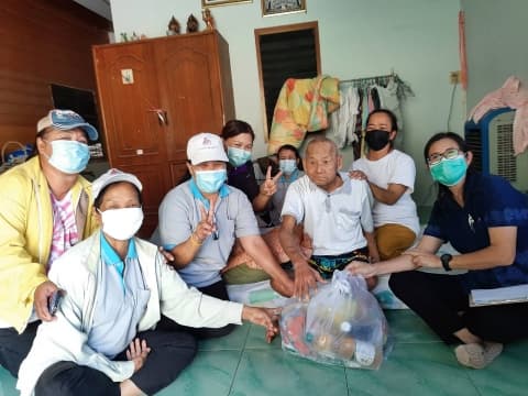 ออกเยี่ยมพร้อมทั้งให้ความรู้ผู้สูงอายุติดบ้าน ติดเตียงและผู้สูงอายุที่ยากไร้ ในเขตชุมชนเทศบาลเมืองอุทัยธานี