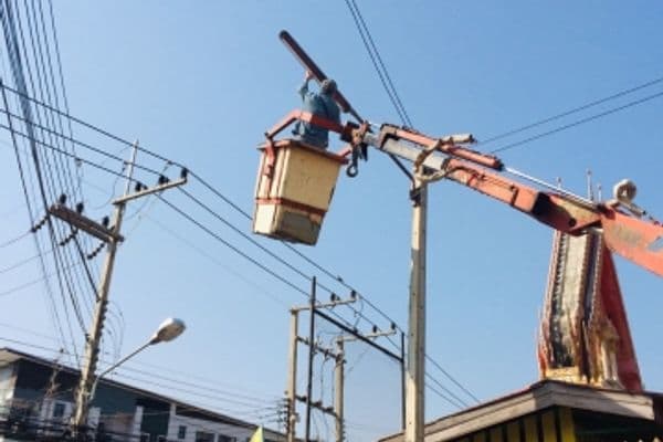 งานไฟฟ้ากองช่างตรวจเช็คและซ่อมบำรุงไฟฟ้าสาธารณะในเขตเทศบาล