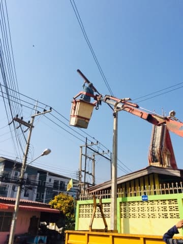 งานไฟฟ้ากองช่างตรวจเช็คและซ่อมบำรุงไฟฟ้าสาธารณะในเขตเทศบาล