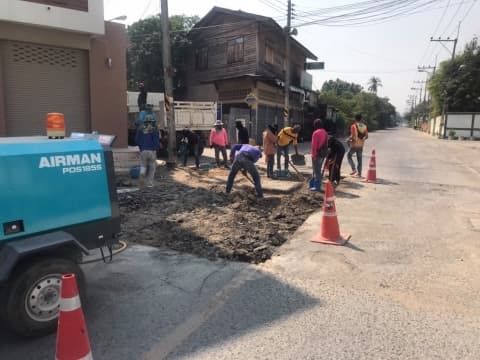 ซ่อมแซมผิวถนนมณีรัตน์ ข้างวัดทุ่งแก้ว