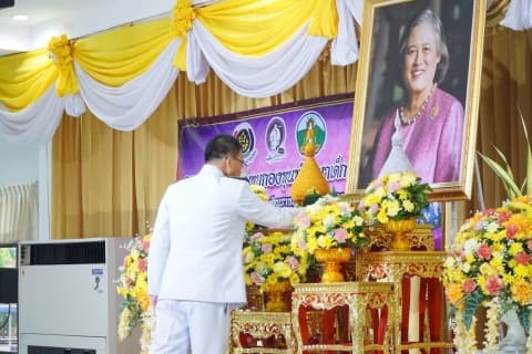 ร่วมพิธีวันที่ระลึกพระบาทสมเด็จพระนั่งเกล้าเจ้าอยู่หัว