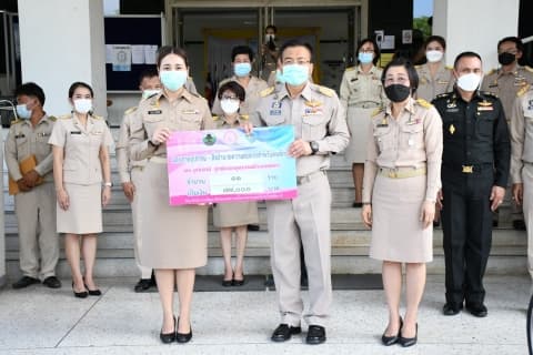 รับมอบอุปกรณ์สำหรับช่วยคนพิการ (รถสามล้อชนิดมือโยก)