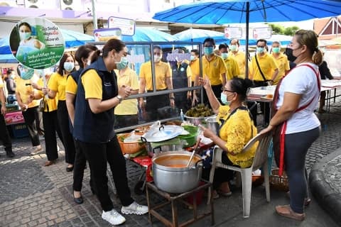 เดินรณรงค์เชิญชวนประชาชนฉีดวัคซีนโควิด-19