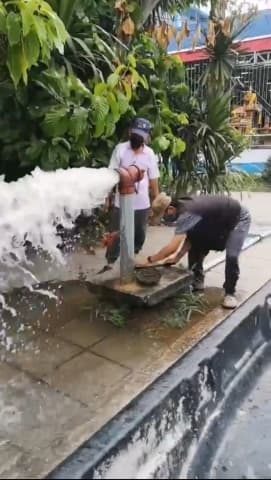 ดำเนินการระบายตะกอนท่อธารประปา