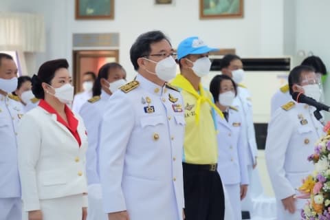 ร่วมพิธีวางพวงมาลาถวายราชสักการะพระบาทสมเด็จพระจอมเกล้าเจ้าอยู่หัว รัชกาลที่ 4 เนื่องในวันคล้ายวันสวรรคต