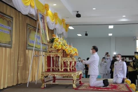 พิธีถวายพานพุ่มดอกไม้และพิธีถวายบังคม วันชาติ และ วันพ่อแห่งชาติ 5 ธันวาคม 2564