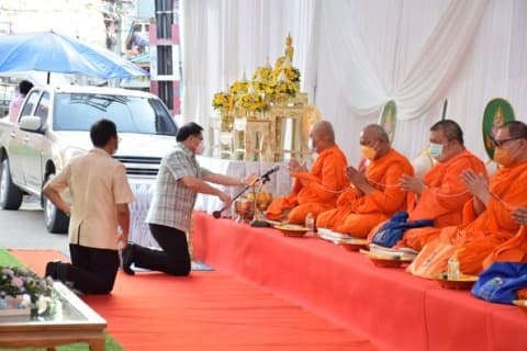 พิธีเจริญพระพุทธมนต์เย็น เนื่องในประเพณีวันสงกรานต์ ประจำปี 2565