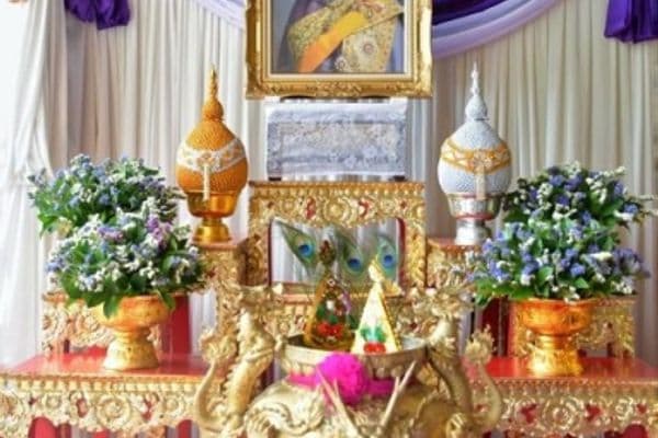 ร่วมพิธีสมโภชกระถางธูปพระราชทาน