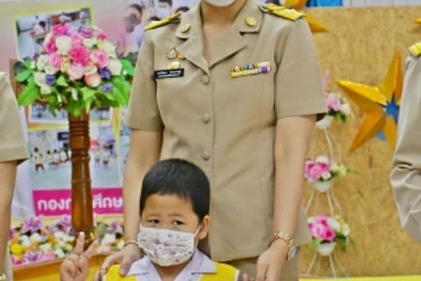 ประชุมผู้ปกครองนักเรียนและมอบปัจจัยพื้นฐาน โรงเรียนเทศบาลวัดธรรมโศภิต
