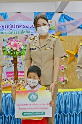 ประชุมผู้ปกครองนักเรียนและมอบปัจจัยพื้นฐาน โรงเรียนเทศบาลวัดธรรมโศภิต