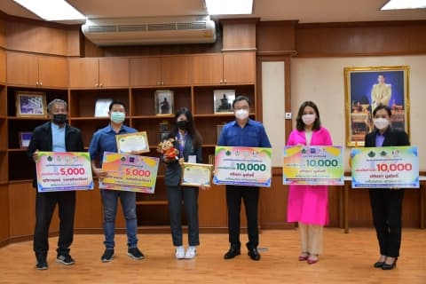 มอบเงินรางวัลจากมูลนิธิไทยเศรษฐ์ให้กับนักกีฬาที่ได้รับเหรียญรางวัล