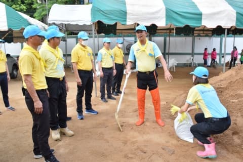 เทศบาลเมืองอุทัยธานีร่วมกิจกรรมจิตอาสาภัยพิบัติ (บรรจุกระสอบทราย)