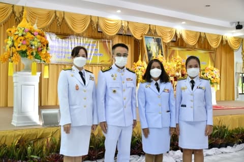 พิธีถวายพานพุ่มดอกไม้และพิธีถวายบังคม