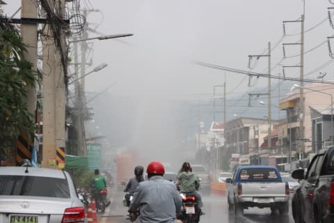 ปฏิบัติการฉีดพ่นละอองน้ำเพื่อช่วยลดปริมาณฝุ่นละออง PM 2.5 ในอากาศ